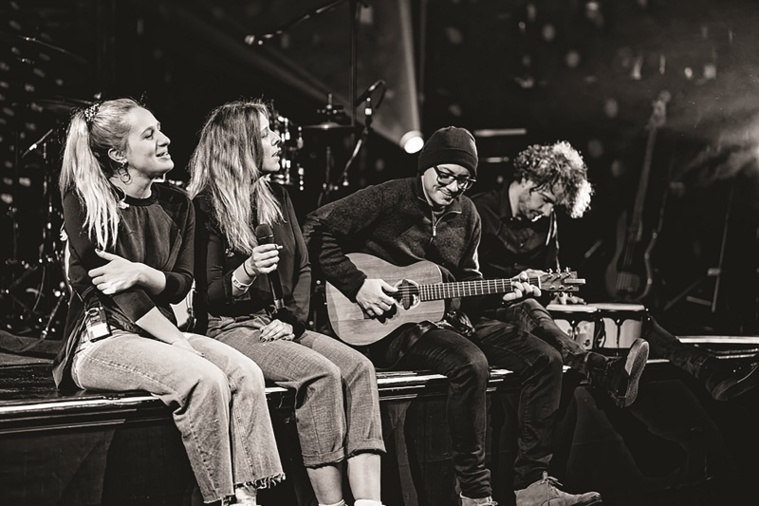 © Cats on trees © Cats on trees