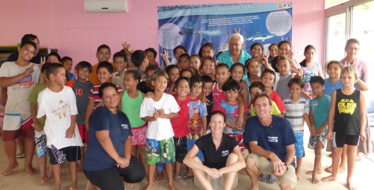 Acceuil de l'equipe PALIMMA par l'ecole primaire de Vaitahu en mai 2014 Acceuil de l'equipe PALIMMA par l'ecole primaire de Vaitahu en mai 2014