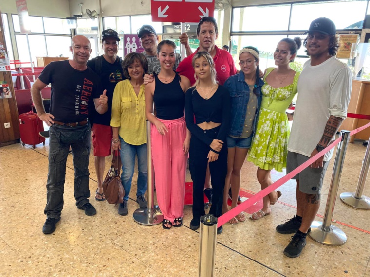 Bonnes ondes pour le ’ura de Rimatara Bonnes ondes pour le ’ura de Rimatara