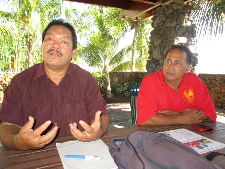 Gustave Heitaa et son suppléant Edwin Tautu . Gustave Heitaa et son suppléant Edwin Tautu .