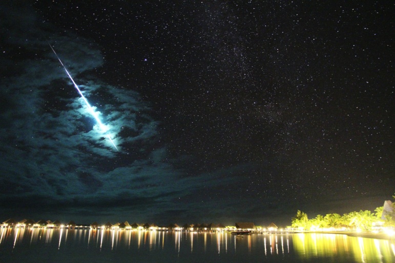 Une mystérieuse photo du ciel de Bora Bora fait le buzz