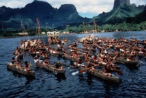 En 1984, lors du tournage à Moorea du remake des Mutinés du Bounty En 1984, lors du tournage à Moorea du remake des Mutinés du Bounty