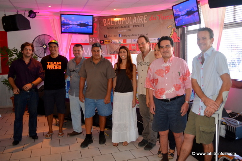 Les organisateurs, sponsors et musiciens du Bal Populaire du Tiurai Les organisateurs, sponsors et musiciens du Bal Populaire du Tiurai