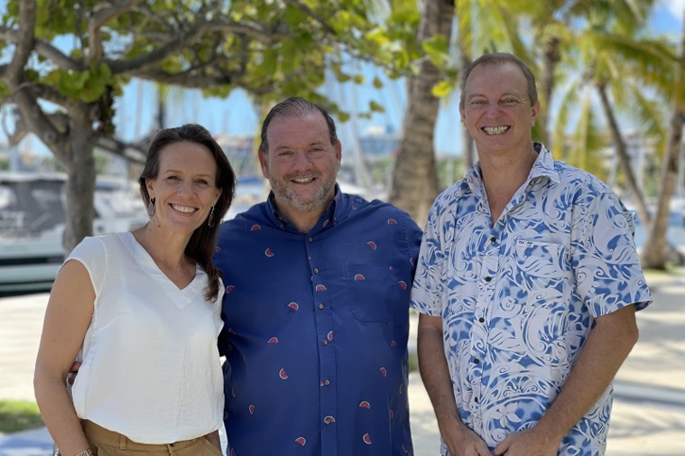 Jacques Menahem de FPSIR est le président de la FPAIM, entouré de Pascal Auzeby de Projet Immo et Émily Biotteau-Colas de Tahiti Homes, ses vice-présidents.