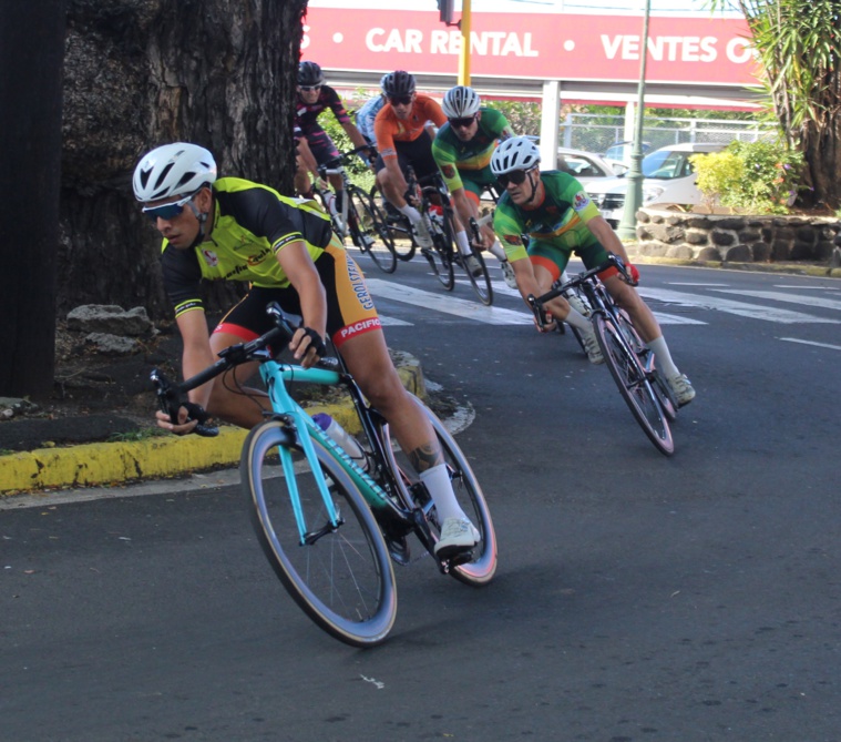 Kahiri Endeler a porté le maillot jaune du début à la fin pour remporter le Grand Prix Team Orohena Racing.
