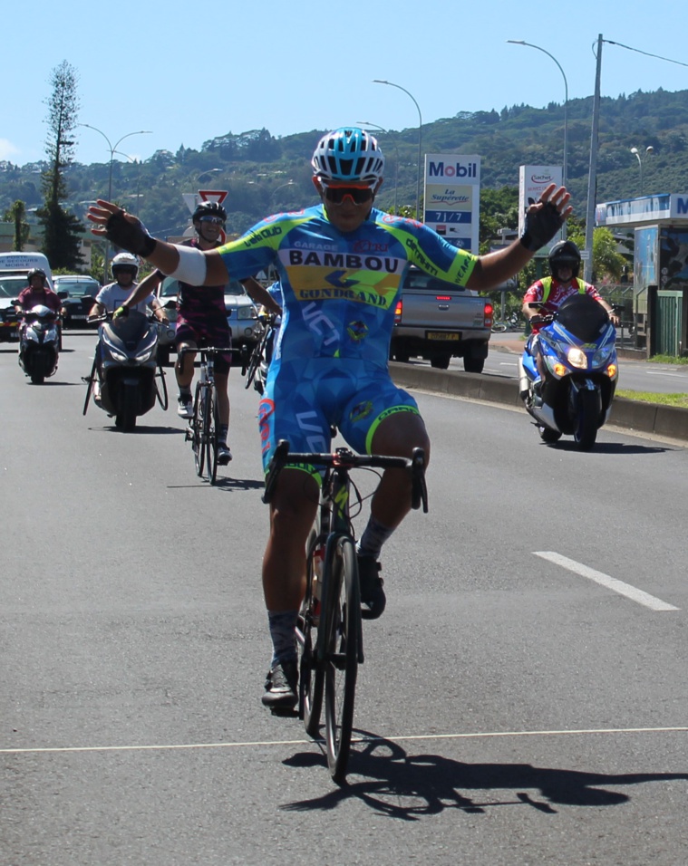 William Chung a été un exemple de combativité en chutant le samedi et en remportant la 3è étape le dimanche. William Chung a été un exemple de combativité en chutant le samedi et en remportant la 3è étape le dimanche.