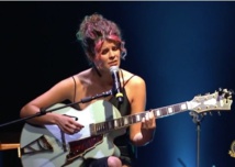 Gabrielle Cavassa a été couronnée lauréate du concours international de Jazz Sarah Vaughan. Elle travaille avec le New Orleans Jazz Orchestra et dirige une jam session au club Starlight du French Quarter de la Nouvelle-Orléans. Gabrielle Cavassa a été couronnée lauréate du concours international de Jazz Sarah Vaughan. Elle travaille avec le New Orleans Jazz Orchestra et dirige une jam session au club Starlight du French Quarter de la Nouvelle-Orléans.