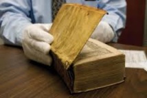 Un livre français relié avec... de la peau humaine Un livre français relié avec... de la peau humaine