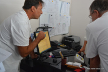 En Polynésie, la télésurveillance des personnes porteuses d’un implant cardiaque utilisant téléphone portable du patient et ordinateurs dans le service de cardiologie du CHPF existe déjà. En Polynésie, la télésurveillance des personnes porteuses d’un implant cardiaque utilisant téléphone portable du patient et ordinateurs dans le service de cardiologie du CHPF existe déjà.