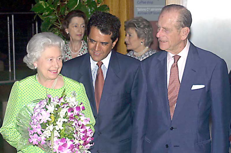 La reine honorée jusqu'au fenua La reine honorée jusqu'au fenua