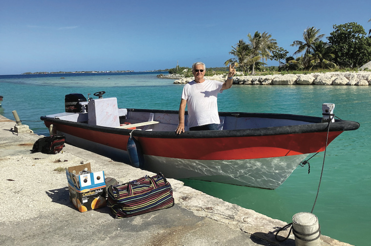 À Arutua, des poules, des arbres... et de l'audace À Arutua, des poules, des arbres... et de l'audace