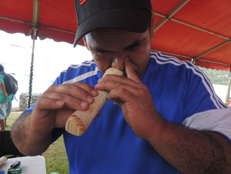 Artisan du bout du monde : Les flûtes nasales en os de Rito Artisan du bout du monde : Les flûtes nasales en os de Rito