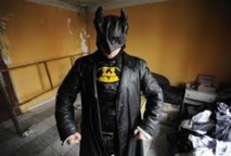 Un "Batman de Bratislava" contre la pub illégale Un "Batman de Bratislava" contre la pub illégale