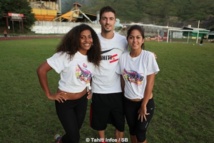 Eugène accompagné des hotesses Eugène accompagné des hotesses