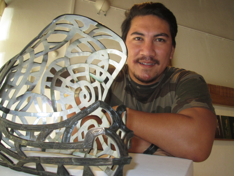 Rataro Teikitutoua, originaire des îles marquises, aime choquer et surtout étonner. Rataro Teikitutoua, originaire des îles marquises, aime choquer et surtout étonner.