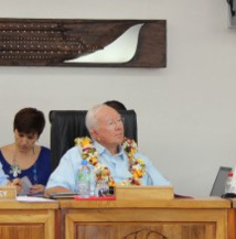 Gaston Flosse à la tribune gouvernementale ce mardi. Gaston Flosse à la tribune gouvernementale ce mardi.