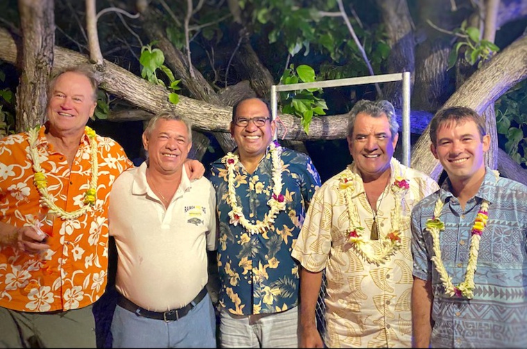 Samedi, les résultats de l'étude ont été présentés par les scientifiques de la fondation The Nature Conservancy à Édouard Fritch, en présence du maire de Rangiroa, Tahuhu Maraeura, et de Georges Moarii de Ocean products à l'origine du projet. Samedi, les résultats de l'étude ont été présentés par les scientifiques de la fondation The Nature Conservancy à Édouard Fritch, en présence du maire de Rangiroa, Tahuhu Maraeura, et de Georges Moarii de Ocean products à l'origine du projet.