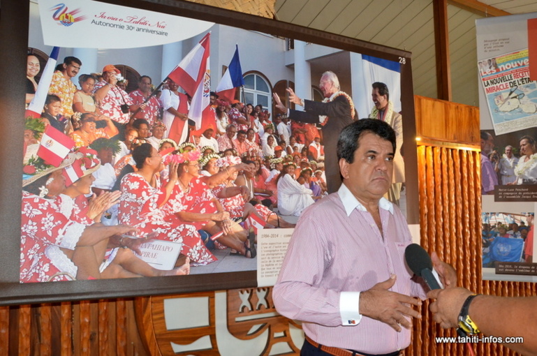 Edouard Fritch ce jeudi lors de l'inauguration de l'exposition "Assemblée de la Polynésie française, 30 ans d’autonomie : 1984 – 2014", présentée jusqu’au 30 août prochain dans le hall de l'Assemblée