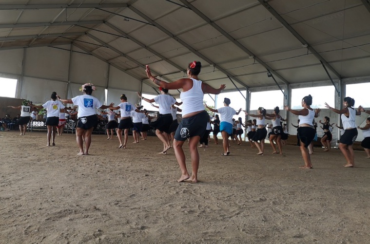 Uturoa au rythme de Matatini Mou Uturoa au rythme de Matatini Mou