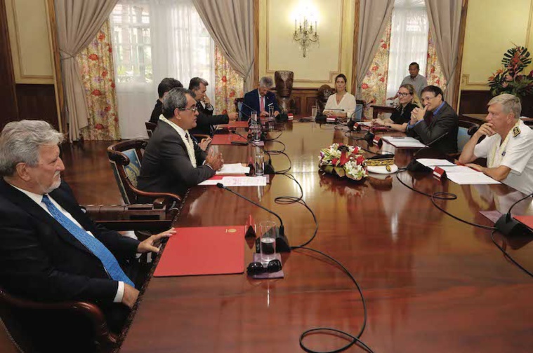 Prise de contacts et premiers dossiers pour le haut-commissaire Prise de contacts et premiers dossiers pour le haut-commissaire