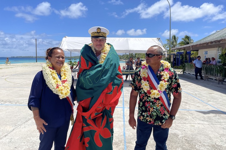 Le nouvel administrateur accueilli à Hao Le nouvel administrateur accueilli à Hao