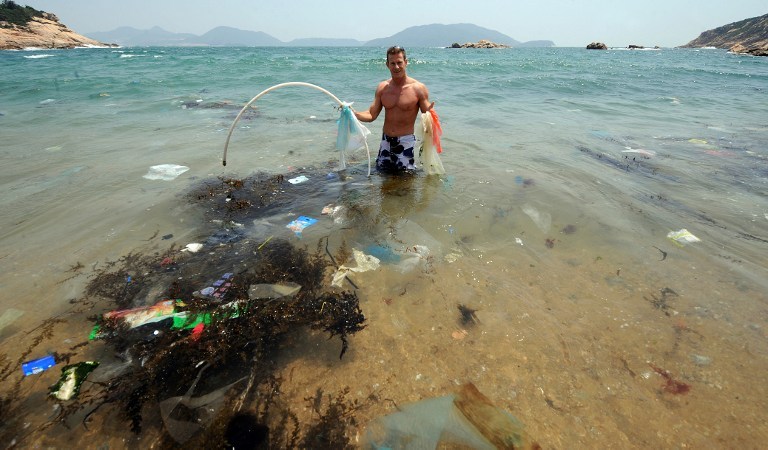 Des micro-fragments de plastique pollueraient 88% de la surface des océans