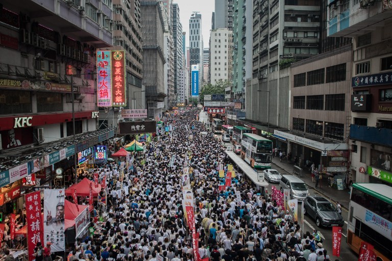 Hong Kong: Près de 800.000 participants au référendum sur la liberté de vote