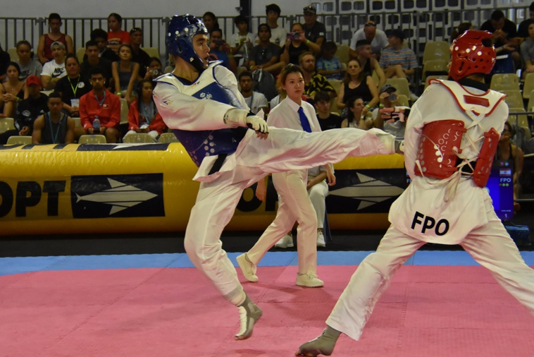 Manu Huaatua (casque bleu) et Ariihei Lehartel ont privé l'Australie d'une médaille d'or dans la catégorie des +80 kg aux Oceania.