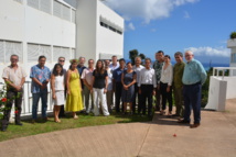 La photo de famille avec les experts, le Pays, l'Etat, l'IRD, l'Université. La photo de famille avec les experts, le Pays, l'Etat, l'IRD, l'Université.