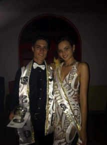 Teaniva Dinard sacré Mister Aito du lycée Samuel Raapoto en 2018, en compagnie de sa partenaire, Elizabeth Buillard. Teaniva Dinard sacré Mister Aito du lycée Samuel Raapoto en 2018, en compagnie de sa partenaire, Elizabeth Buillard.