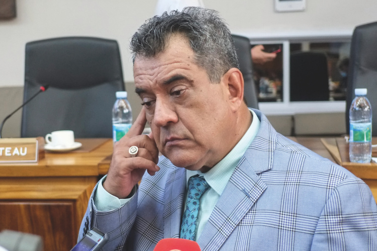 Fritch ne "peux pas tout lâcher" aux syndicats