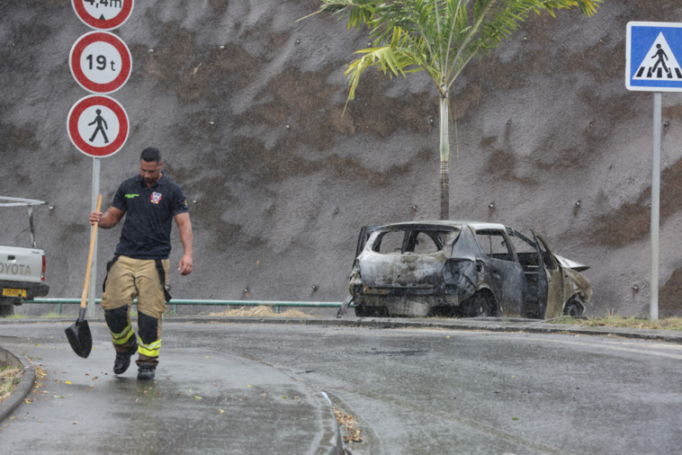 Une voiture prend feu à l'embranchement de Saint-Hilaire Une voiture prend feu à l'embranchement de Saint-Hilaire