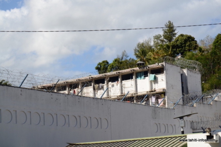L'homme qui a étranglé sa mère à Taravao écroué L'homme qui a étranglé sa mère à Taravao écroué