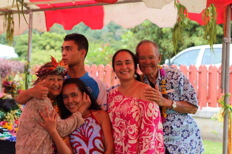 Le stand photo proposait aux matahiapo et leurs familles de prendre une photo souvenir avec laquelle ils pouvaient repartir. Le stand photo proposait aux matahiapo et leurs familles de prendre une photo souvenir avec laquelle ils pouvaient repartir.