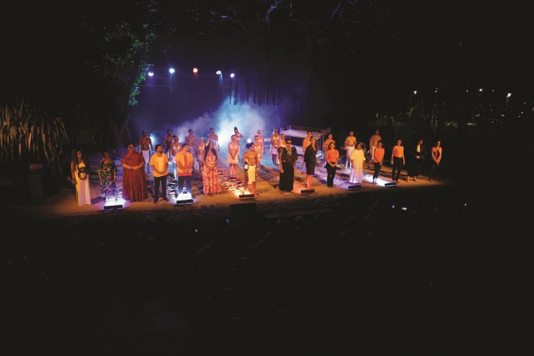 Le spectacle Pina’ina’i invite également la population à se rapprocher des valeurs et pratiques de nos ancêtres, pour se rappeler de la liberté du peuple ma’ohi, avant l’arrivée des premiers navigateurs. Le spectacle Pina’ina’i invite également la population à se rapprocher des valeurs et pratiques de nos ancêtres, pour se rappeler de la liberté du peuple ma’ohi, avant l’arrivée des premiers navigateurs.