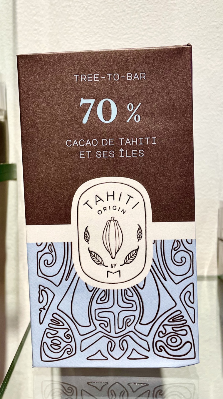 La tablette de chocolat polynésien, conçue par Tahiti Origin by M, s’est vue attribuer la médaille d’argent par le club français des Croqueurs de chocolat et paraîtra dans le guide des "meilleurs chocolats du monde". La tablette de chocolat polynésien, conçue par Tahiti Origin by M, s’est vue attribuer la médaille d’argent par le club français des Croqueurs de chocolat et paraîtra dans le guide des "meilleurs chocolats du monde".