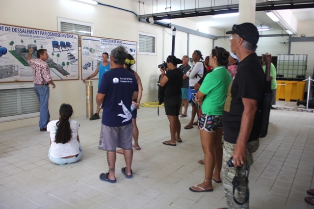 A Vaitehi et Anau, les agents de la Polynésienne des eaux ont expliqué comment est traitée l’eau à Bora Bora.