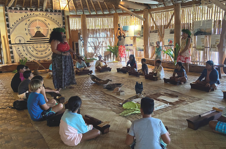 Ta’upiti Arioi i Huahine : les échanges qui forment la jeunesse Ta’upiti Arioi i Huahine : les échanges qui forment la jeunesse