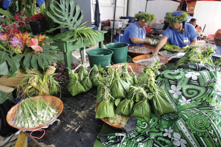 Rapa a apporté 1 tonne de nourriture : chèvres, pua’atoro, poissons, tubercules, fruits… et deux tonnes de fret supplémentaires pour les accessoires, instruments… Rapa a apporté 1 tonne de nourriture : chèvres, pua’atoro, poissons, tubercules, fruits… et deux tonnes de fret supplémentaires pour les accessoires, instruments…