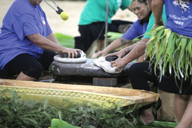 À Rapa, le popoi est fabriqué non pas à partir de ‘uru mais à partir de taro. Il est consommé au quotidien ou presque, "c’est un peu comme notre pain", plaisante Tua Nari, le tāvana.