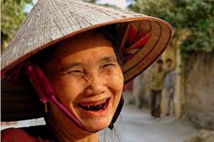 La mastication de cette noix qui donne à ses consommateurs une dentition rougeâtre