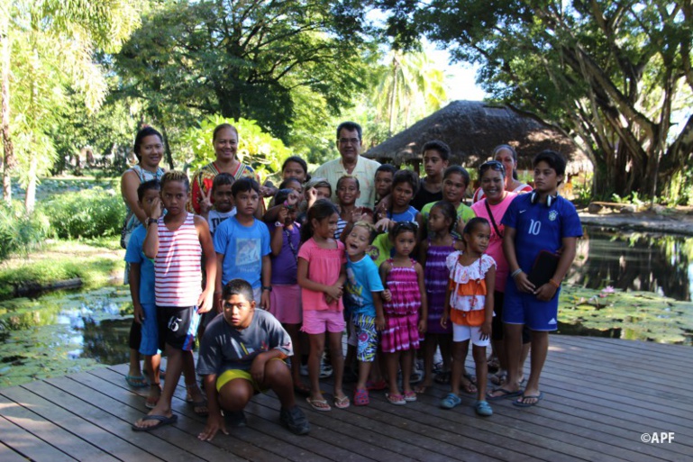 18 enfants de Tahuata visitent l’Assemblée 18 enfants de Tahuata visitent l’Assemblée