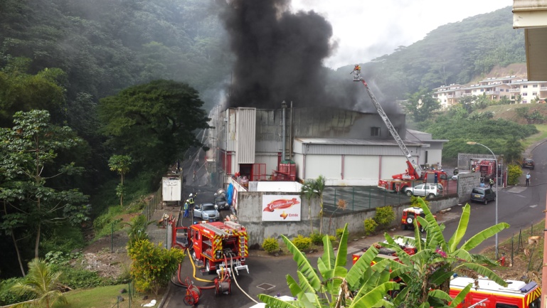 (MàJ) Mahina: Un incendie a ravagé la Charcuterie du Pacifique