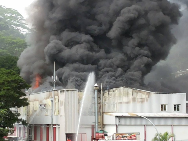 (MàJ) Mahina: Un incendie a ravagé la Charcuterie du Pacifique (MàJ) Mahina: Un incendie a ravagé la Charcuterie du Pacifique