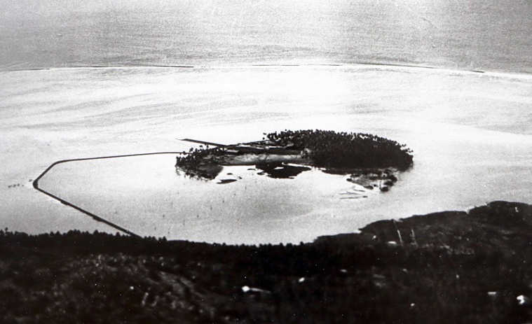 Depuis le début du XIXe siècle jusqu’à la moitié du XXe, Motu Uta était l’îlot de villégiature de la reine Pomare IV, avant de devenir un îlot de quarantaine – aménagé en lazaret – pour les voyageurs originaires de régions à risque sanitaire, notamment pendant les deux guerres mondiales. Depuis le début du XIXe siècle jusqu’à la moitié du XXe, Motu Uta était l’îlot de villégiature de la reine Pomare IV, avant de devenir un îlot de quarantaine – aménagé en lazaret – pour les voyageurs originaires de régions à risque sanitaire, notamment pendant les deux guerres mondiales.