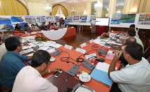 Tahiti Mahana Beach: Gaston Flosse présente le projet de zone franche à la commission tripartite