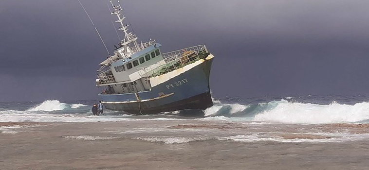 Le déséchouement du Tuarere est lancé à Tikehau Le déséchouement du Tuarere est lancé à Tikehau