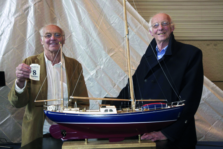 Les deux frères Wittenvrongel disent espérer pouvoir naviguer à bord de l’Askoy II d'ici le 8 avril, date d'anniversaire du chanteur. Les deux frères Wittenvrongel disent espérer pouvoir naviguer à bord de l’Askoy II d'ici le 8 avril, date d'anniversaire du chanteur.