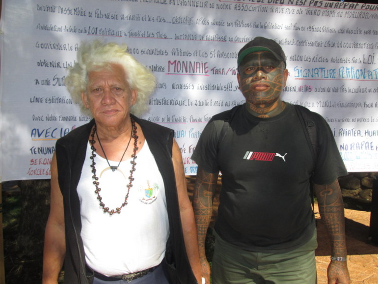 A gauche, Max Tohutika et son compagnon Pito. A gauche, Max Tohutika et son compagnon Pito.