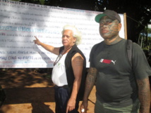 Sit-in devant l’assemblée : « Je mettrai le Smig à 300 000 fcp ! » clame Max Tohutika Sit-in devant l’assemblée : « Je mettrai le Smig à 300 000 fcp ! » clame Max Tohutika